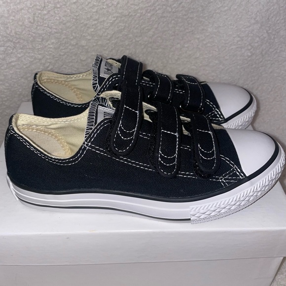 NIB Chuck Taylor Converse Easy On Low Top Kids Sneaker Unisex 1